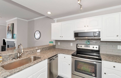 Dadeville Condo | Waterfront Getaway at Lake Martin – Deep Water Access & Breathtaking Views