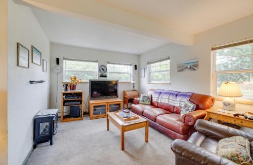 Warrenton House | Waterfront Getaway on 10 Acres Near Sunset Beach!