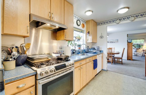 Warrenton House | Waterfront Getaway on 10 Acres Near Sunset Beach!