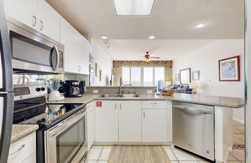 Destin Condo | Waterfront getaway with unobstructed beach views, pool & gym