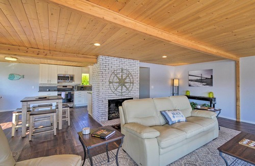 Gig Harbor House | Waterfront Gig Harbor Home w/Furnished Deck