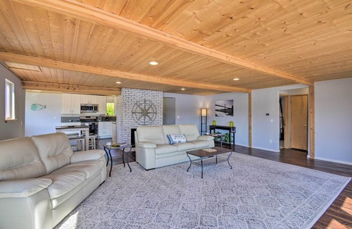 Gig Harbor House | Waterfront Gig Harbor Home w/Furnished Deck