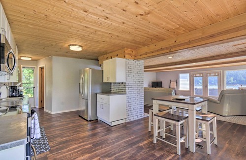 Gig Harbor House | Waterfront Gig Harbor Home w/Furnished Deck