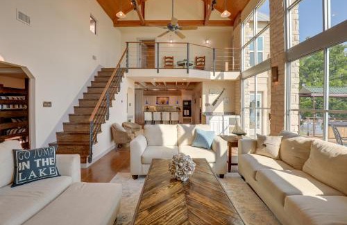Dennis House | Waterfront Granbury House with Deck and Private Dock!