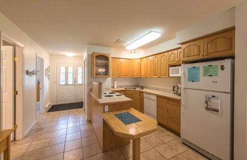 Okanagan-Similkameen Condo | Waterfront, ground floor, 2 Bedroom Suite on Skaha Lake Paradise Resort