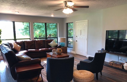Blanchard House | Waterfront Group-friendly House on Livingston