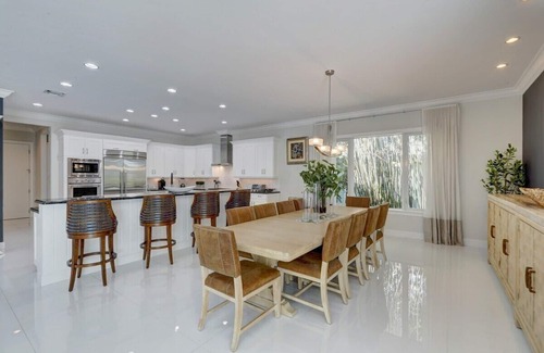 17th Street Causeway House | Waterfront ~ Heated Pool ~ Dock ~ Kayaks ~ Bikes