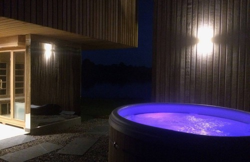 Port of Menteith Ski Chalet | Waterfront heaven with hot tub and sauna.