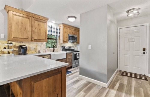 Table Rock Condo | Waterfront Hideaway~Luxury Corner Lakeview~Pools