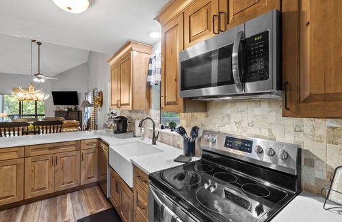 Table Rock Condo | Waterfront Hideaway~Luxury Corner Lakeview~Pools