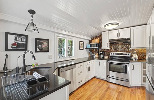 Whitehaven House | Waterfront Historic Gem w/Kayaks & Fire Pit
