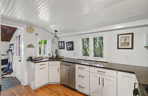 Whitehaven House | Waterfront Historic Gem w/Kayaks & Fire Pit