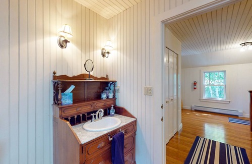 Northport House | Waterfront historic home with beautiful bay views - dog-friendly & home gym