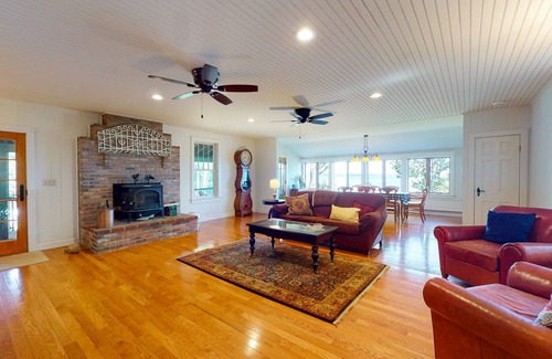 Northport House | Waterfront historic home with beautiful bay views - dog-friendly & home gym