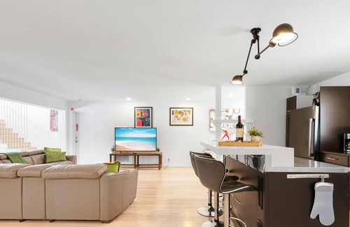 Lighthouse Point House | Waterfront Home with 5BR-4BTH & Pool
