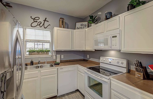 Kingsland House | Waterfront Home for 14, Perfect for Large Families