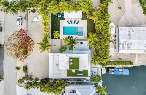 Plantation Key House | Waterfront Home in Islamorada with outdoor kitchen, pool, spa, boat dockage