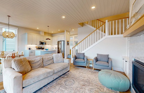 Langley House | Waterfront home in Langley, peaceful, walkable community
