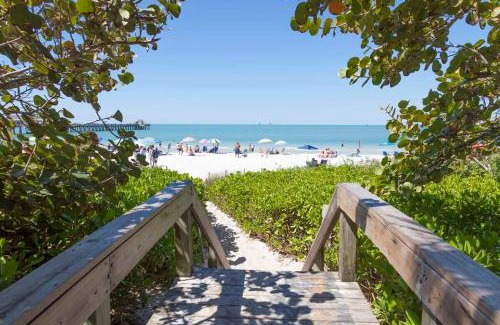 East Naples House | Waterfront Home Just Minutes To Beach