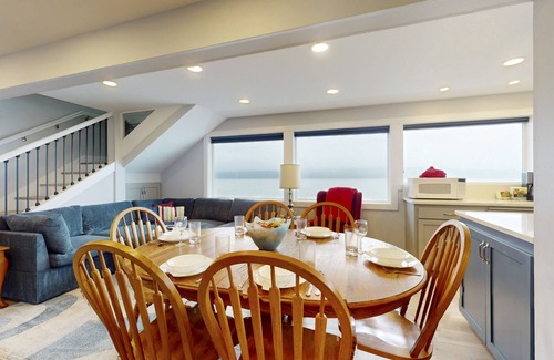 Camano Island House | Waterfront home on beautiful Camano Island with stunning views