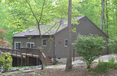 Mineral House | Waterfront home on a quiet cove mid-lake! 4 kayaks, hot tub, and dog friendly!