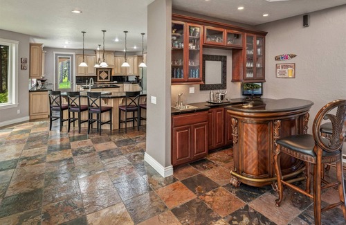 Comeback Bay House | Waterfront Home on Comeback Bay | Ideal for Family Reunions
