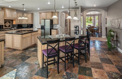 Comeback Bay House | Waterfront Home on Comeback Bay | Ideal for Family Reunions