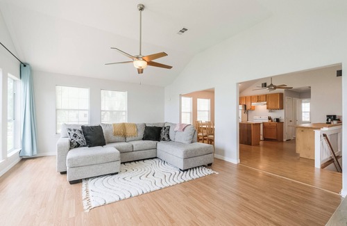 Oakhurst House | Waterfront home on Lake Livingston