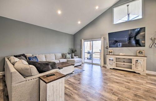 Lake Milton House | Waterfront Home on Lake Milton Dock, Hot Tub