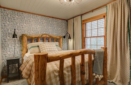 Blue Ridge House | Waterfront home on Sisson Lake with hot tub, firepit, great deck, & game room