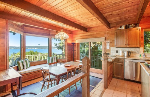 Langley Cabin | Waterfront home on Saratoga Passage with amazing view, sauna, & deck - 1 dog OK