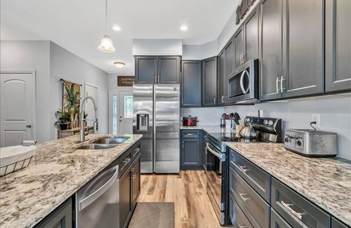 Huddleston House | WATERFRONT HOME! Sleeps 10! Come Visit 'Friendship Cove'!