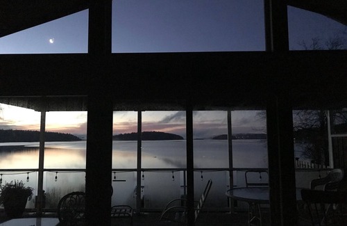 Anacortes House | Waterfront home, steps to the beach in protected bay! Birding, kayaking, swim.