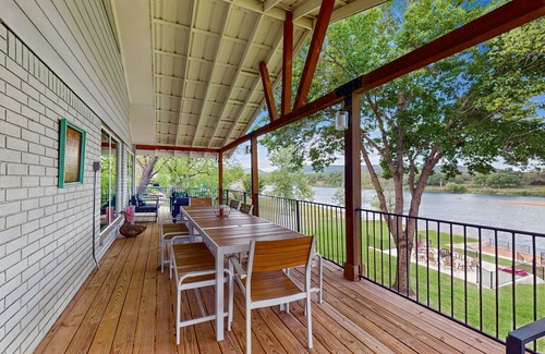 Kingsland House | Waterfront home w/kayaks, game room, firepit, & enormous deck