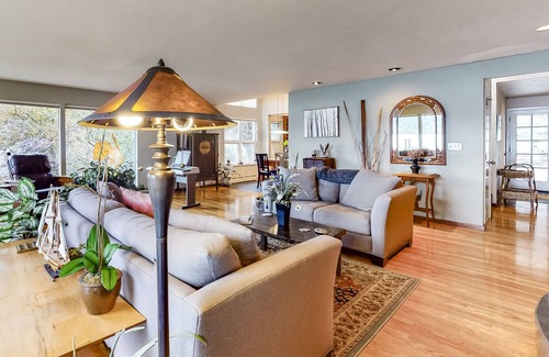 Poulsbo House | Waterfront home w/ Mt. Rainier and bay view, firepit & shore access - 1 dog OK