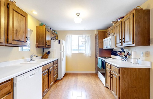 Camano Island House | Waterfront Home w/Gorgeous Ocean View, Deck, Fireplace, WiFi - Walk to Beach
