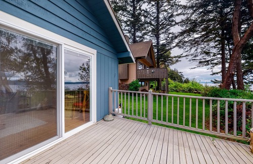 Camano Island House | Waterfront Home w/Gorgeous Ocean View, Deck, Fireplace, WiFi - Walk to Beach