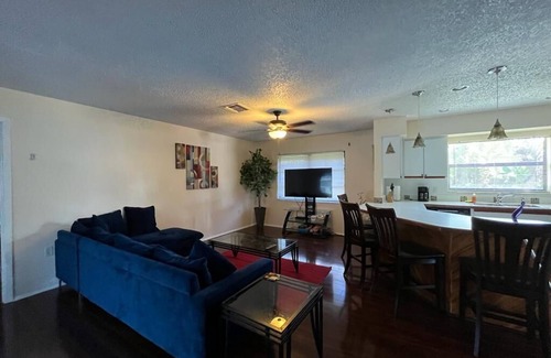 Regency Park House | Waterfront Home With Pool