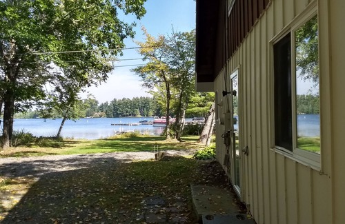 Belgrade Lakes House | Waterfront Home with large pond