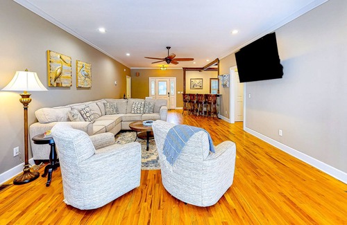 Leesville House | Waterfront home with private dock, boat ramp, large deck, grill, & W/D