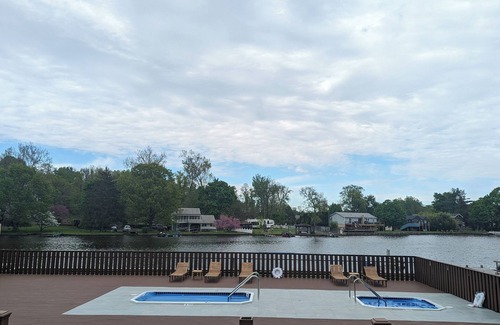 Saugerties South House | Waterfront home with spa access close to HITS/July 4th Activities