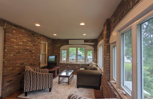 Saugerties South House | Waterfront home with spa access close to HITS/July 4th Activities