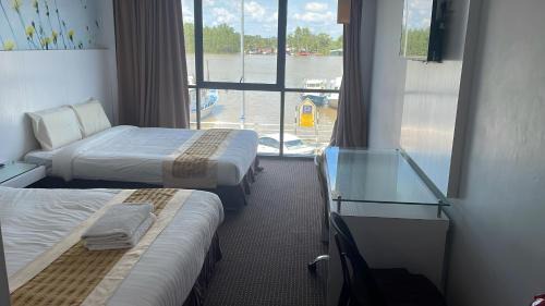 Bintulu House | Waterfront Homestay