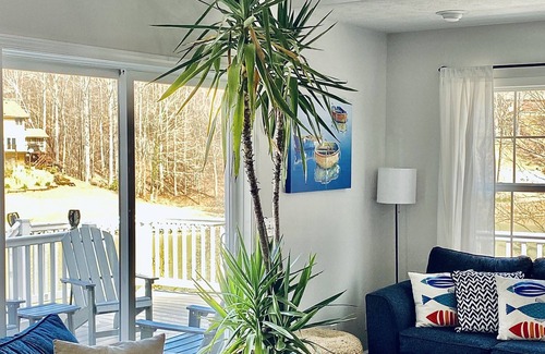 Goodview House | WATERFRONT HOT TUB, FIRE PIT, THEATER/GAMEROOM, WIFI, KAYAKS, MULTI FAMILY