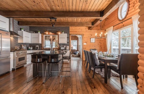La Minerve Ski Chalet | Waterfront - hot tub - Theatre - Mont-Tremblant