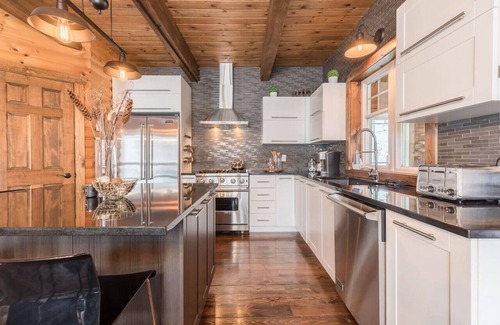 La Minerve Ski Chalet | Waterfront - hot tub - Theatre - Mont-Tremblant