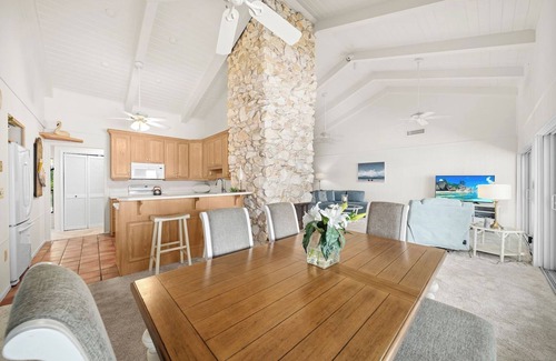 Captiva House | Waterfront House Best Location! Private deep water dock