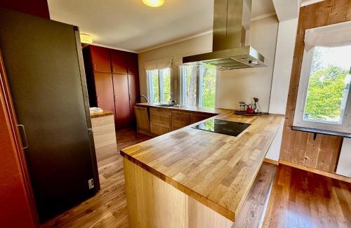 Baerum Municipality House | Waterfront house with sun all day