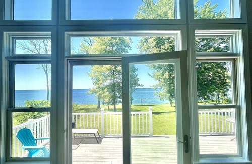 Sterling House | Waterfront house with amazing views of Lake Ontario and Sunsets