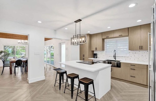 Hollywood Lakes House | Waterfront Intracoastal Luxe Pool 6BR Beach 5 min